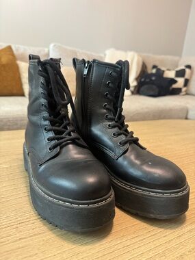 Steve Madden BETTYY Black Platform Combat Boots